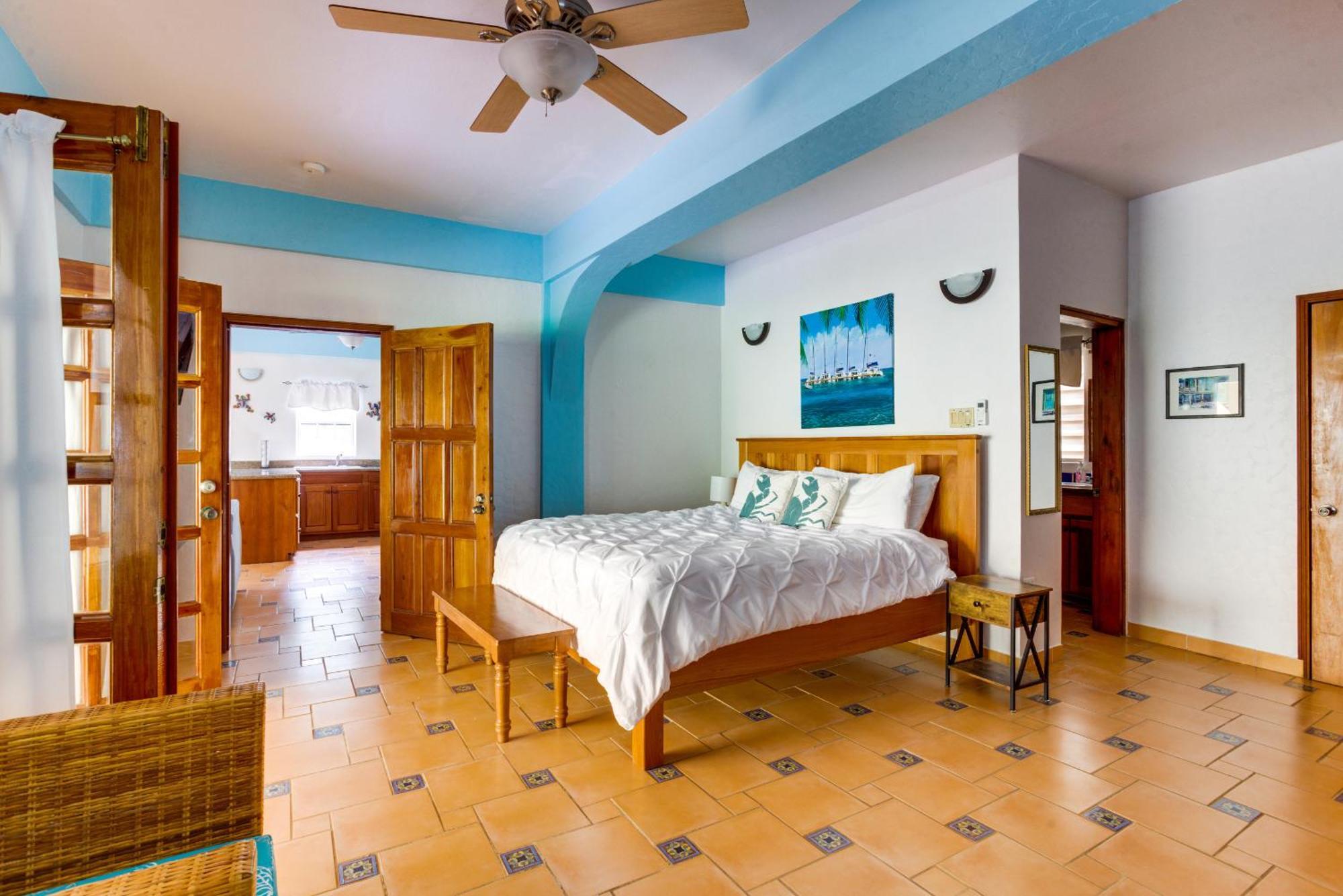 Los Porticos Placencia Room photo