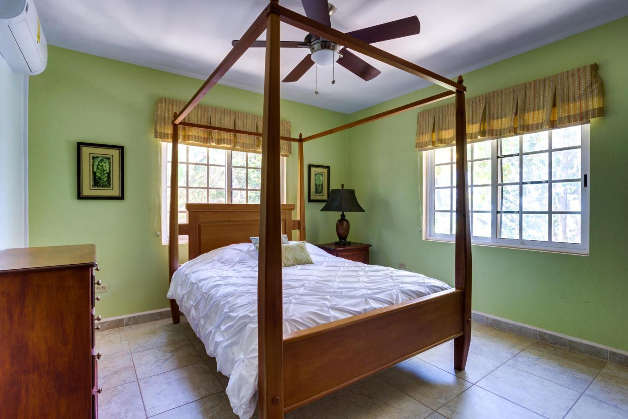 Los Porticos Placencia Room photo