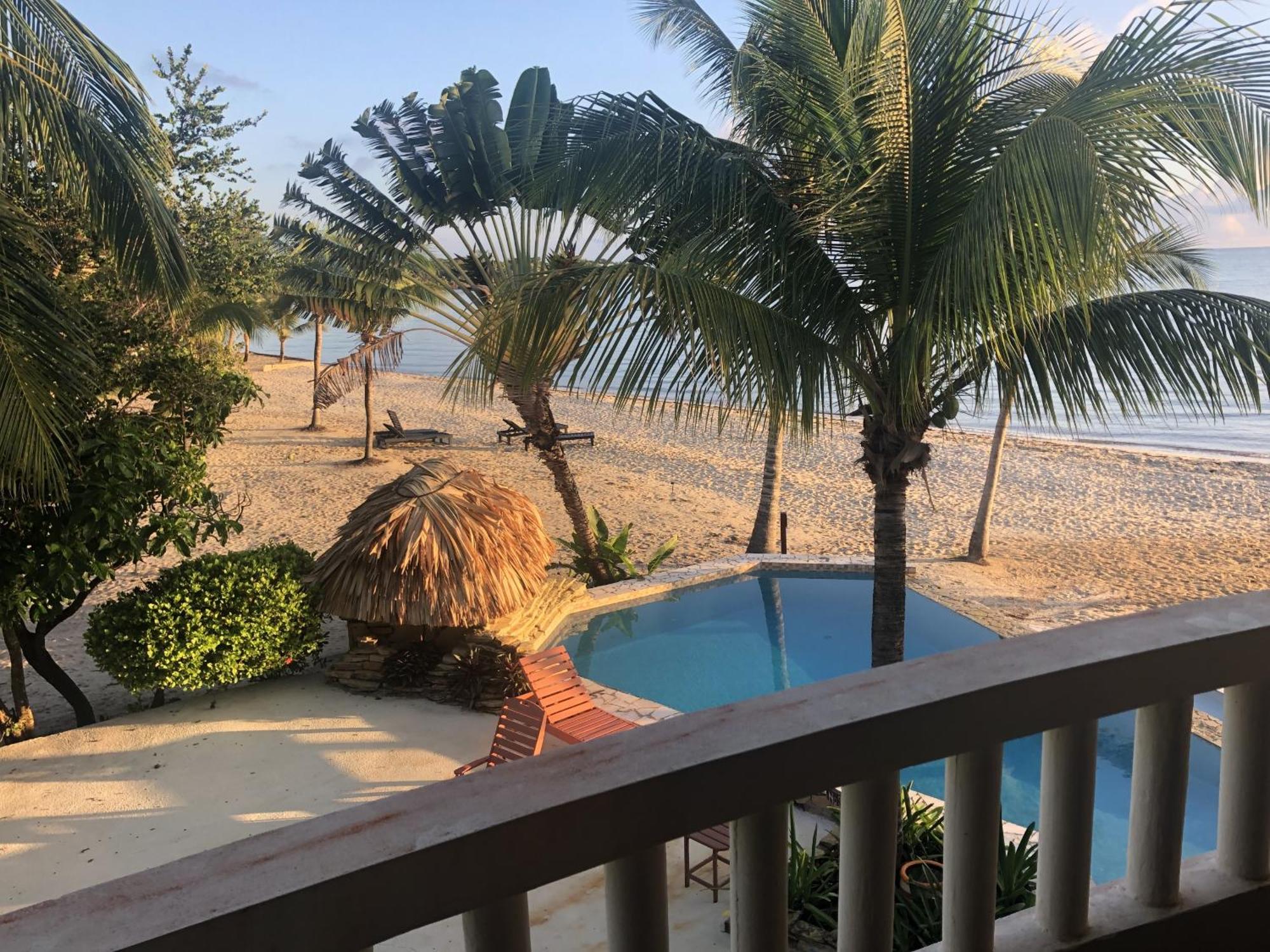 Los Porticos Placencia Room photo